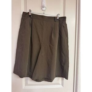 Vintage Women's Army Green Loose Pleated Long Retro Shorts Jessica Scott Large